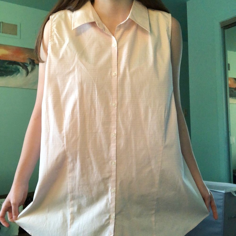 Light pink sleeveless maternity button down